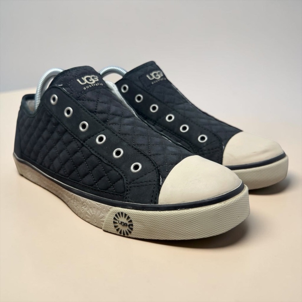 UGG Australia Sneaker Womens 10 Black Quilted Shearling Lined Low Top 1001636